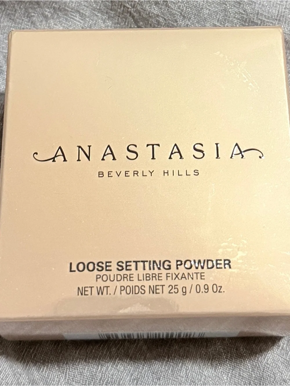 Anastasia Of Beverly Hills Setting Powder in Vanilla New and Sealed.
